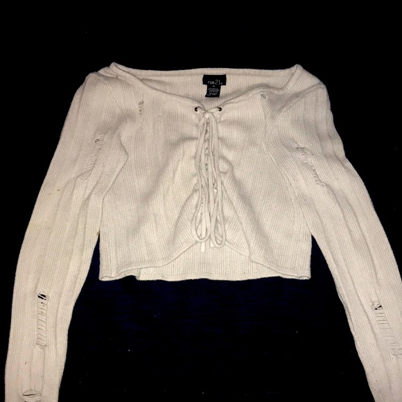 White knitted crop top with rips in it - Picture 1 of 6